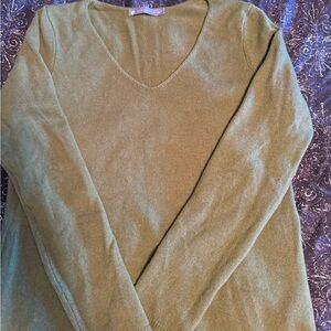 Green 100% cashmere sweater